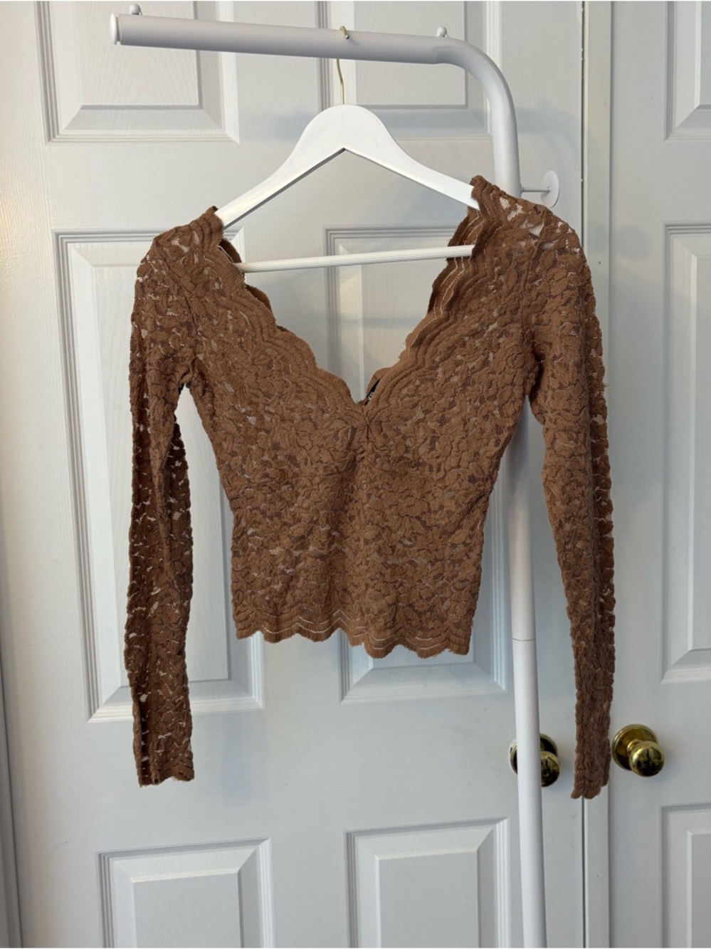 Zara Beige Lace Scallop V-Neck Long Sleeve Cropped Top Size Small - Picture 2 of 10